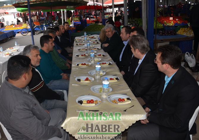 AK Parti Başkan Adayı Salih Hızlı; Pazarcılarla Kahvaltıda Buluştu